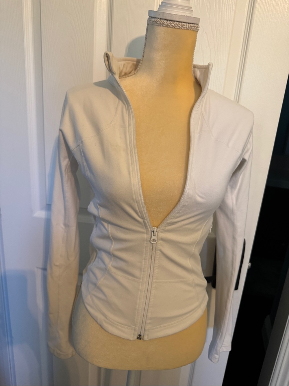 Lululemon White Cream Fitted Full Zip Athletic Jacket